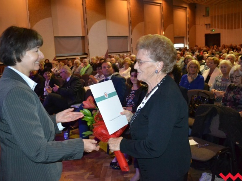 Seniorzy z indeksami (galeria)