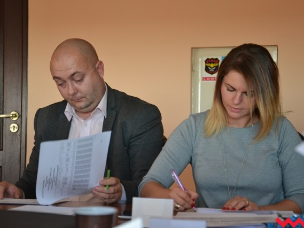 Nadzwyczajna sesja w sprawie sali (galeria)