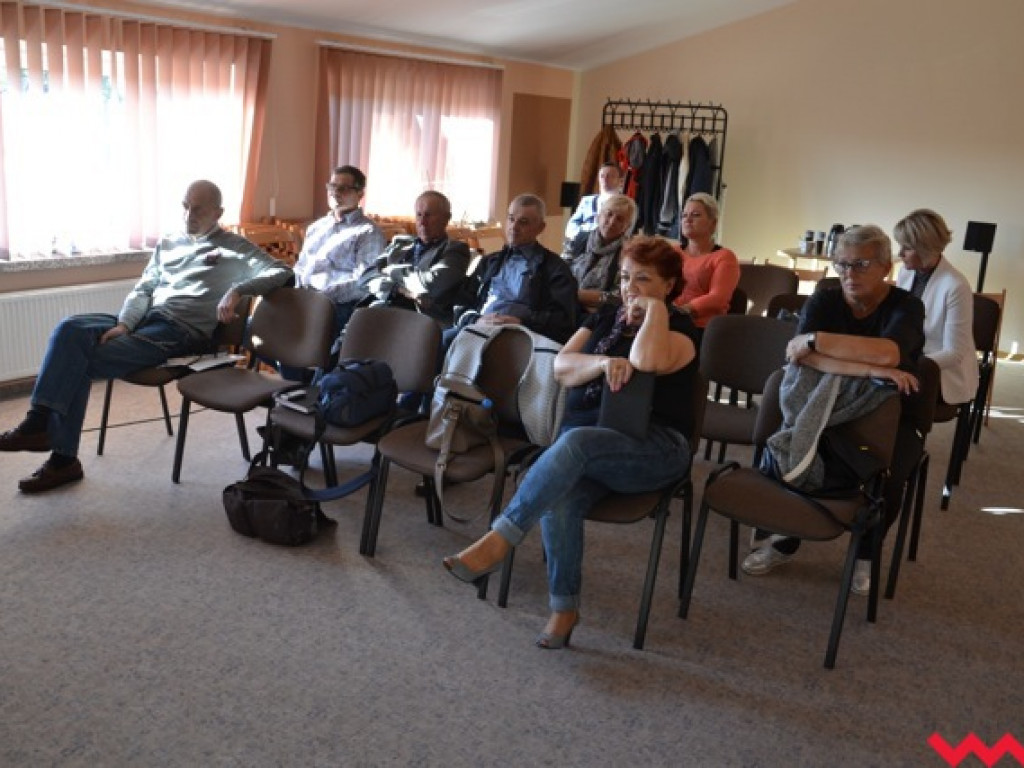 Nadzwyczajna sesja w sprawie sali (galeria)