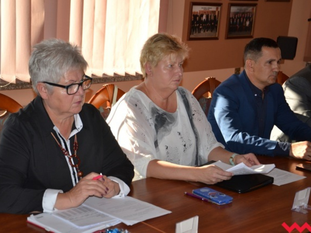 Nadzwyczajna sesja w sprawie sali (galeria)