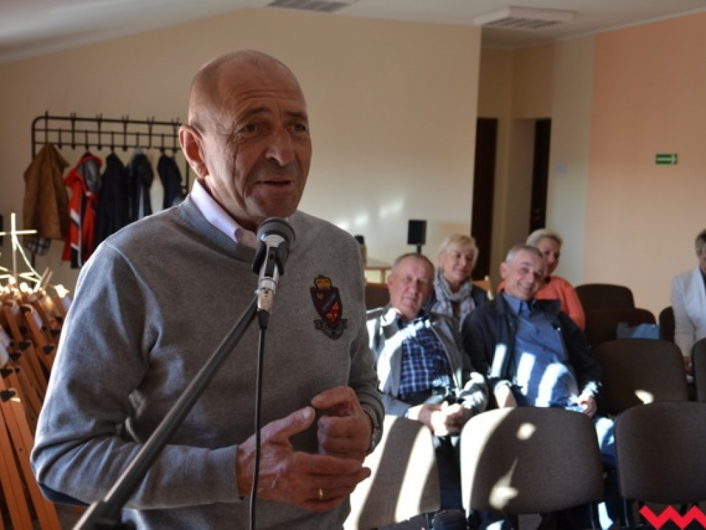 Nadzwyczajna sesja w sprawie sali (galeria)