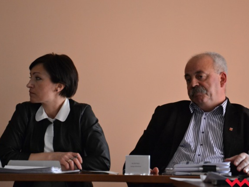 Nadzwyczajna sesja w sprawie sali (galeria)