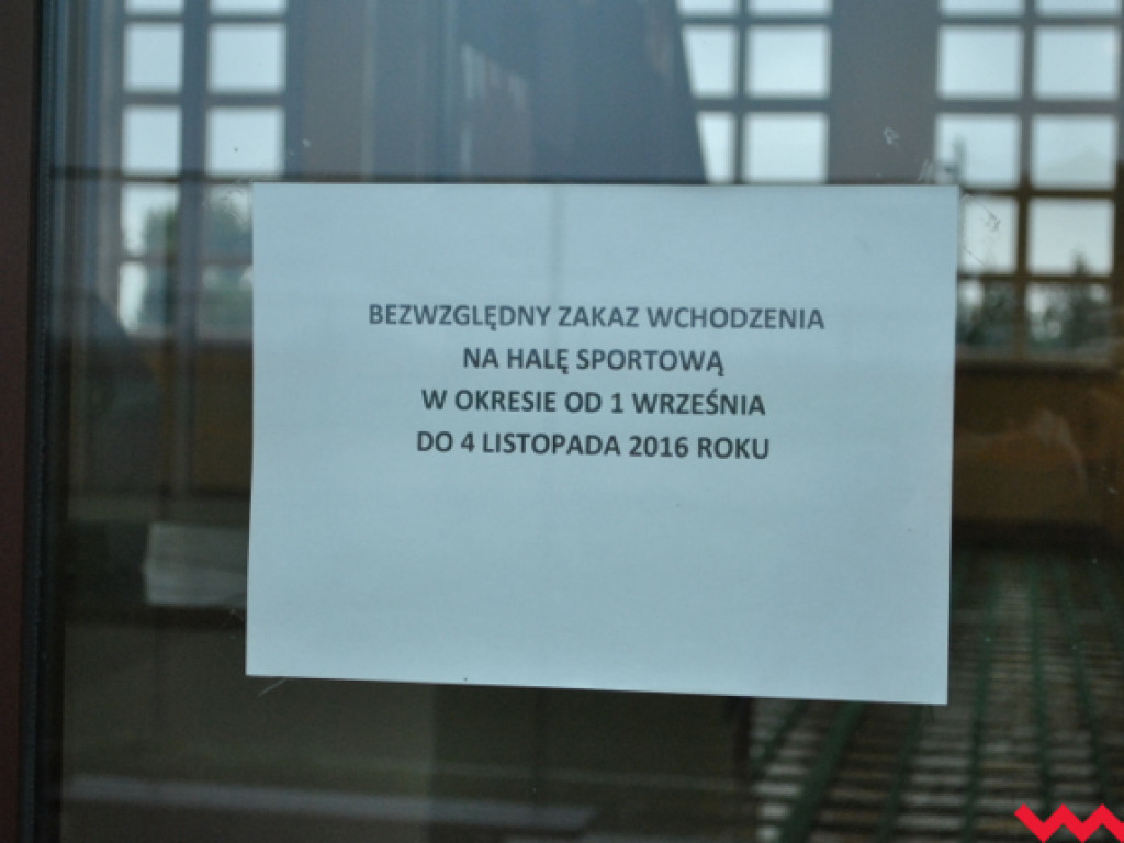 Montaż nowego parkietu w hali sportowej (galeria)