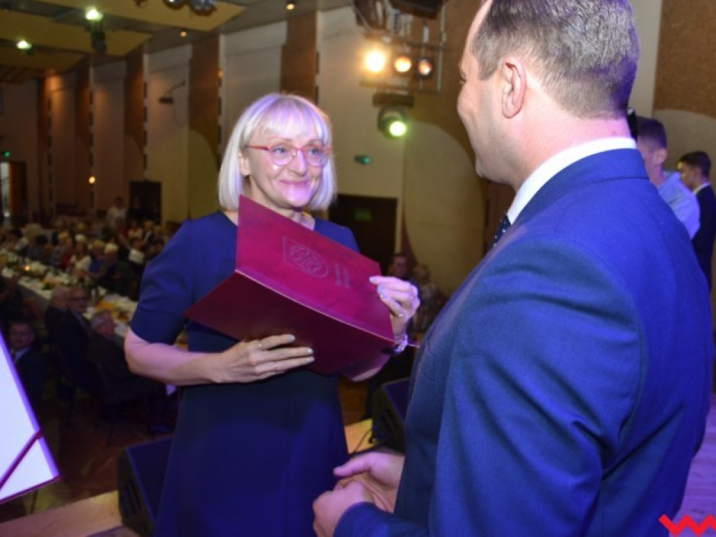 Burmistrz nagrodził oświatowców (galeria)
