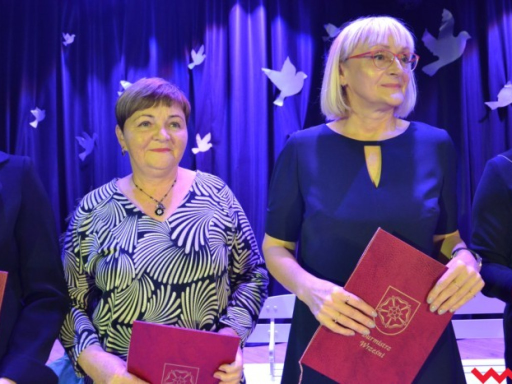 Burmistrz nagrodził oświatowców (galeria)