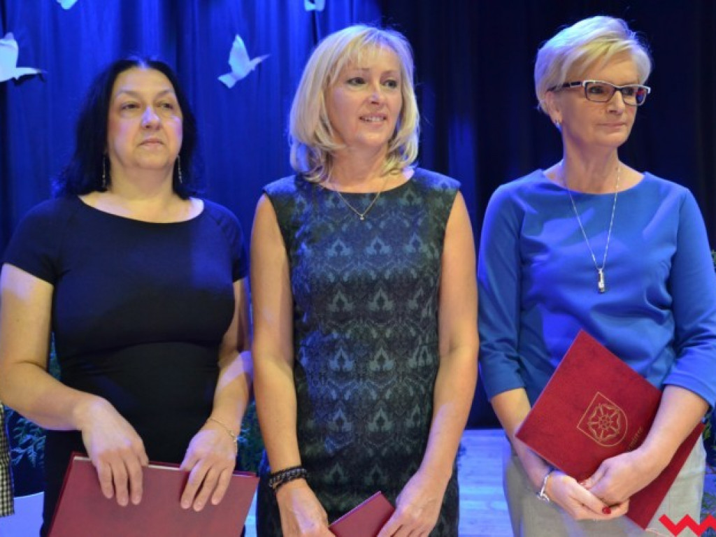 Burmistrz nagrodził oświatowców (galeria)