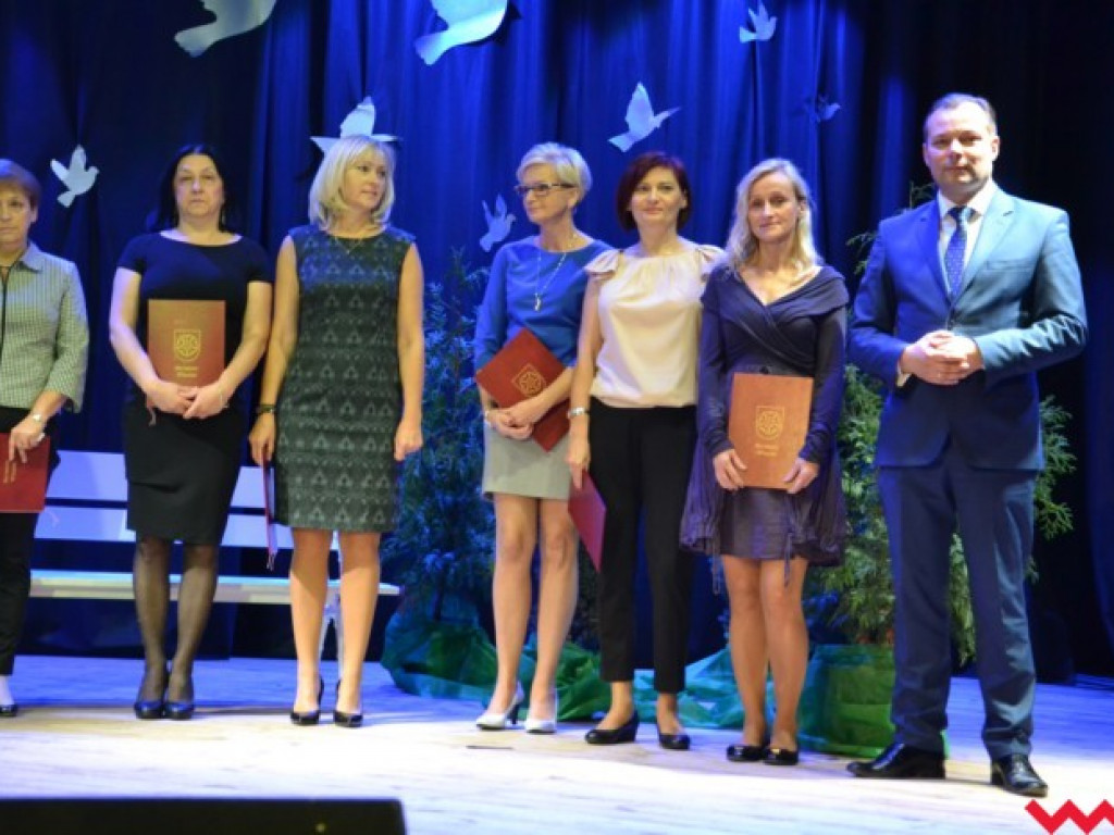 Burmistrz nagrodził oświatowców (galeria)