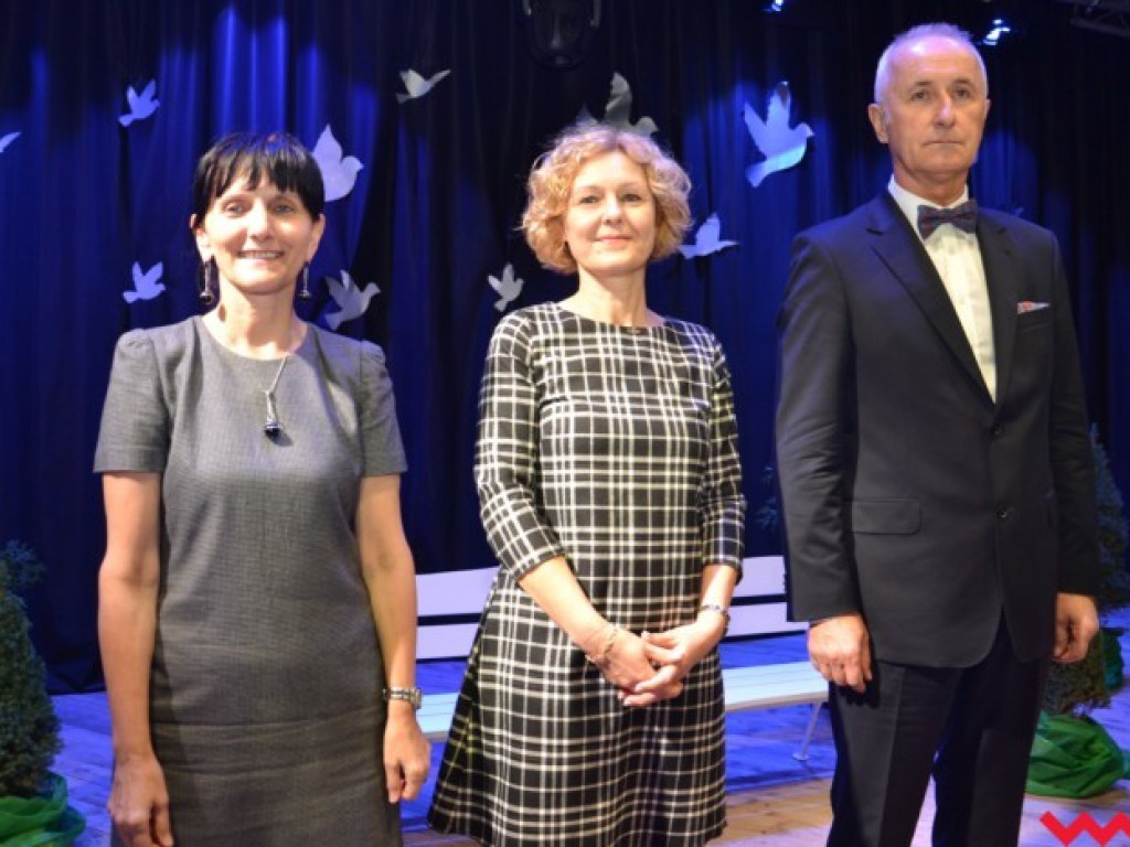 Burmistrz nagrodził oświatowców (galeria)