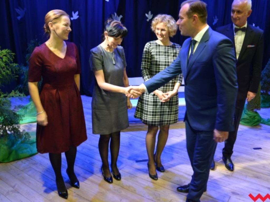 Burmistrz nagrodził oświatowców (galeria)