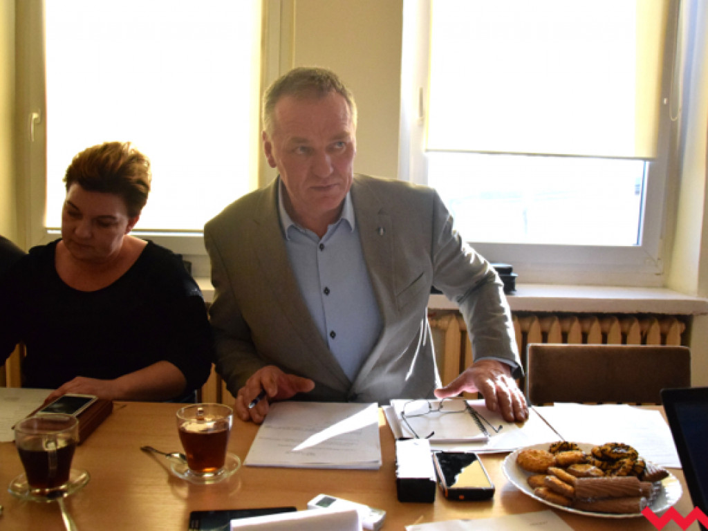 Radni unikają decyzji w sprawie budowy fermy drobiu w Sokolnikach. Rozstrzygnie zebranie wiejskie