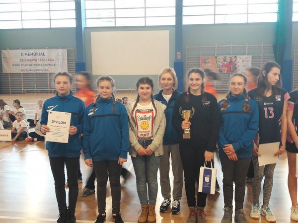 Młode siatkarki konfrontowały swoje umiejętności podczas memoriału w Środzie Wlkp.