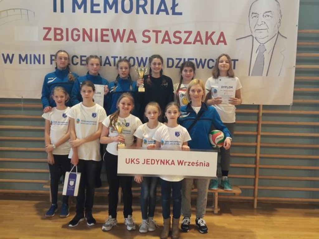 Młode siatkarki konfrontowały swoje umiejętności podczas memoriału w Środzie Wlkp.
