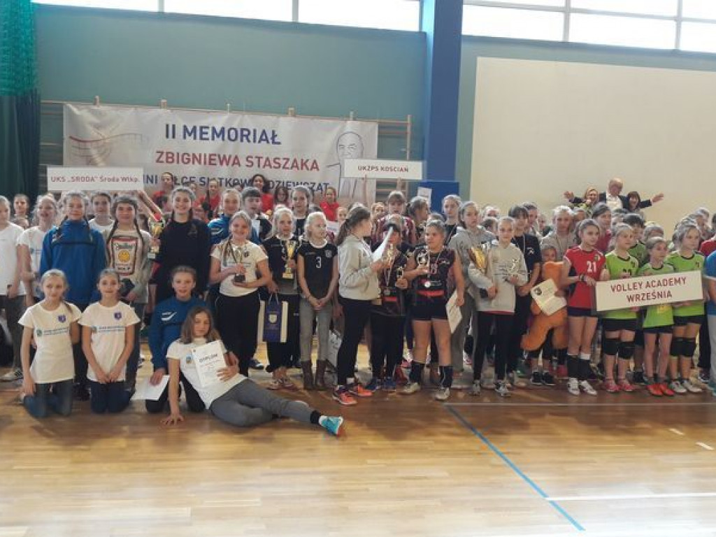 Młode siatkarki konfrontowały swoje umiejętności podczas memoriału w Środzie Wlkp.