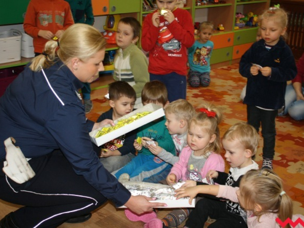 Policjanci odwiedzili przedszkolaków w Miłosławiu