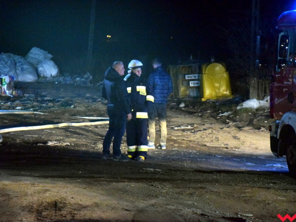 Spłonął podnośnik na terenie sortowni śmieci. Podpalenie czy przypadek?