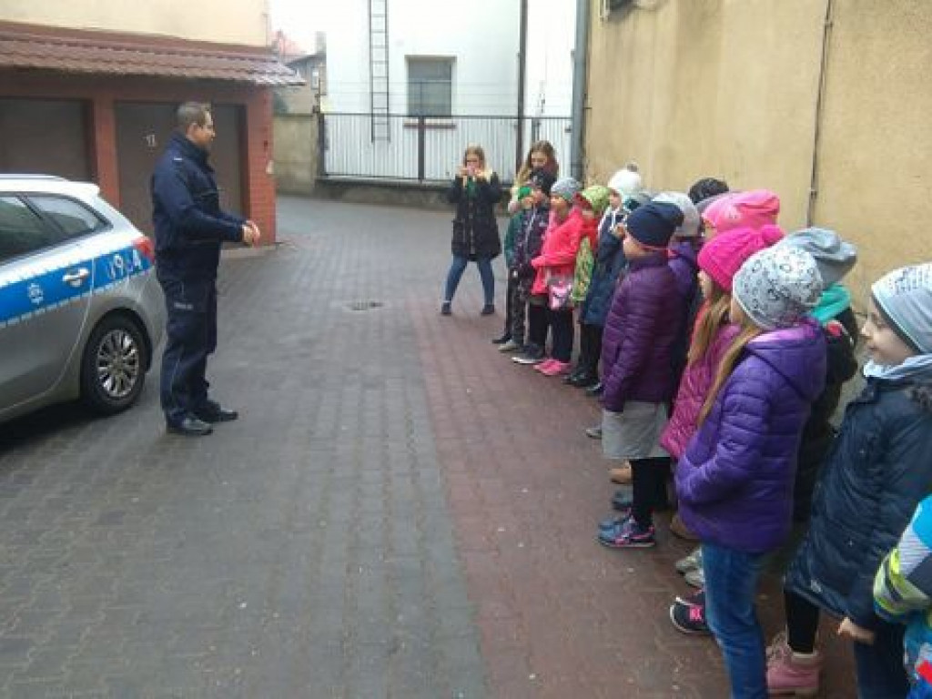 Przyszli harcerze zaznajomili się z pracą policjantów