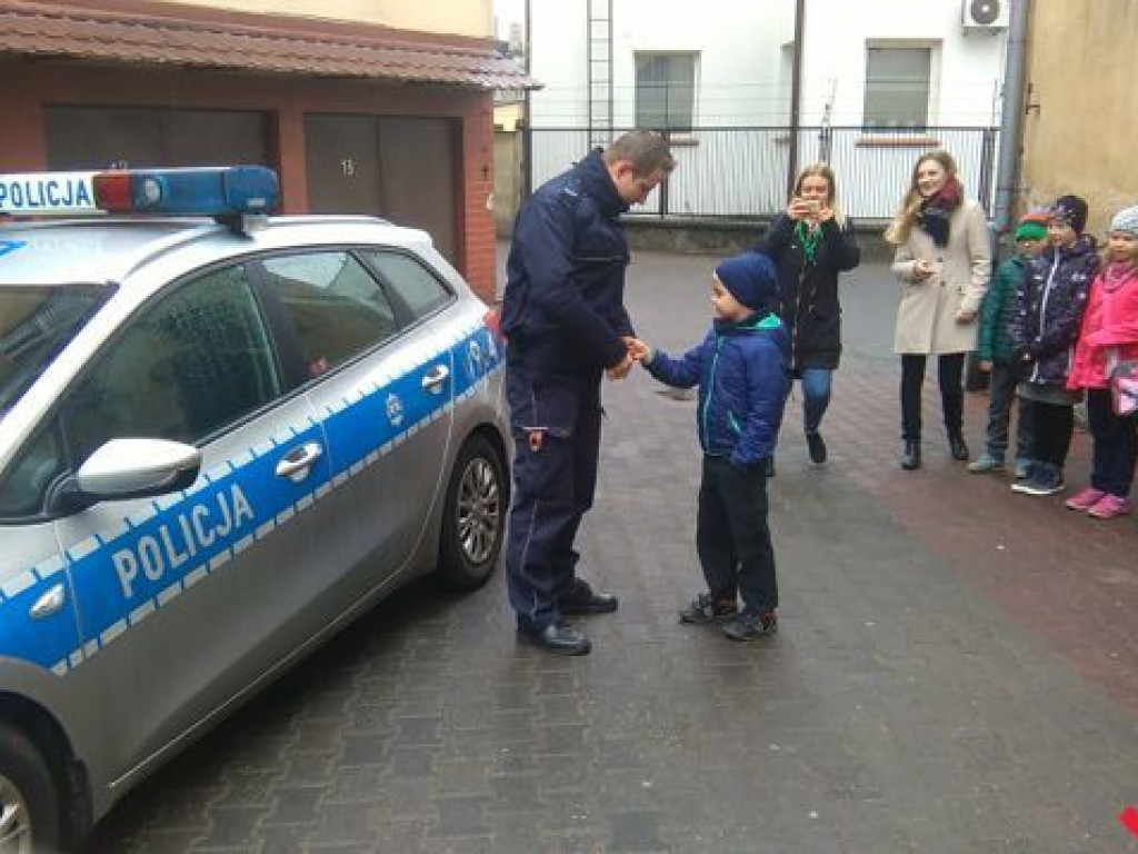 Przyszli harcerze zaznajomili się z pracą policjantów