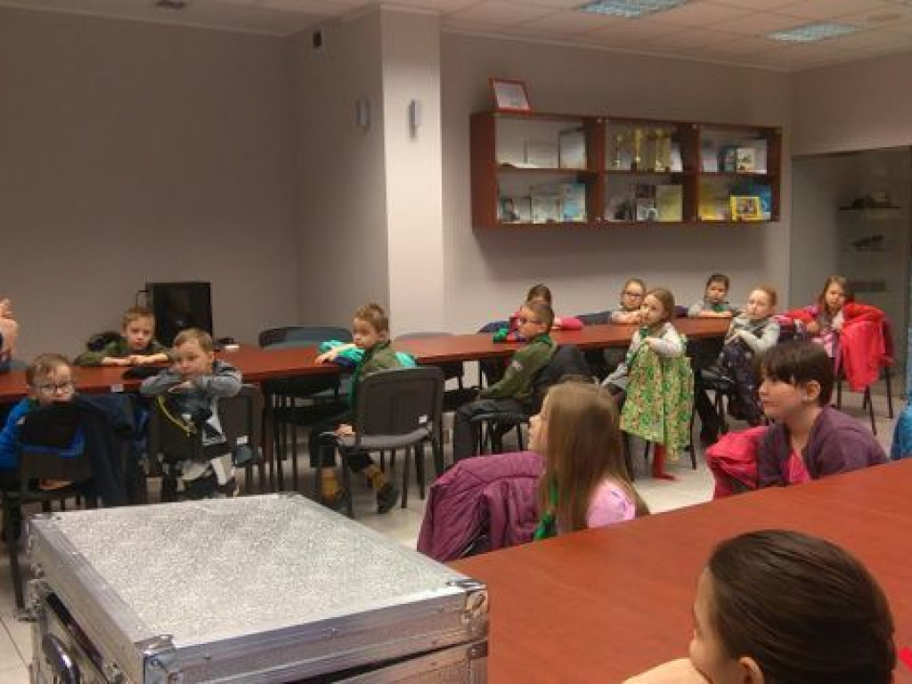 Przyszli harcerze zaznajomili się z pracą policjantów