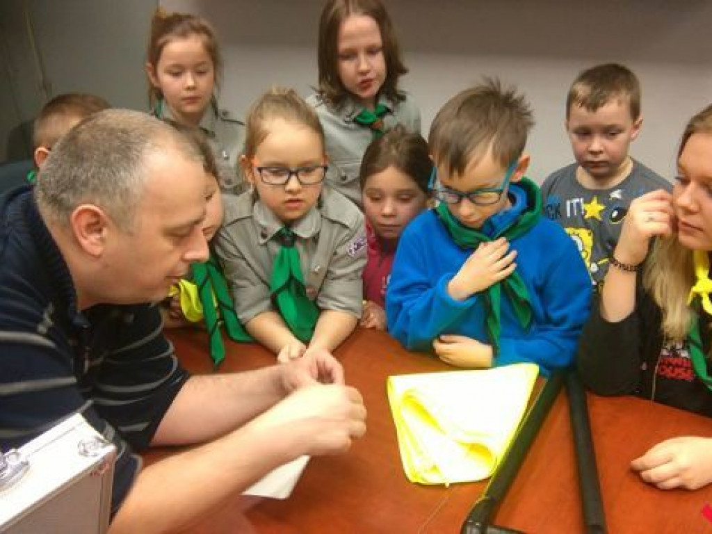 Przyszli harcerze zaznajomili się z pracą policjantów