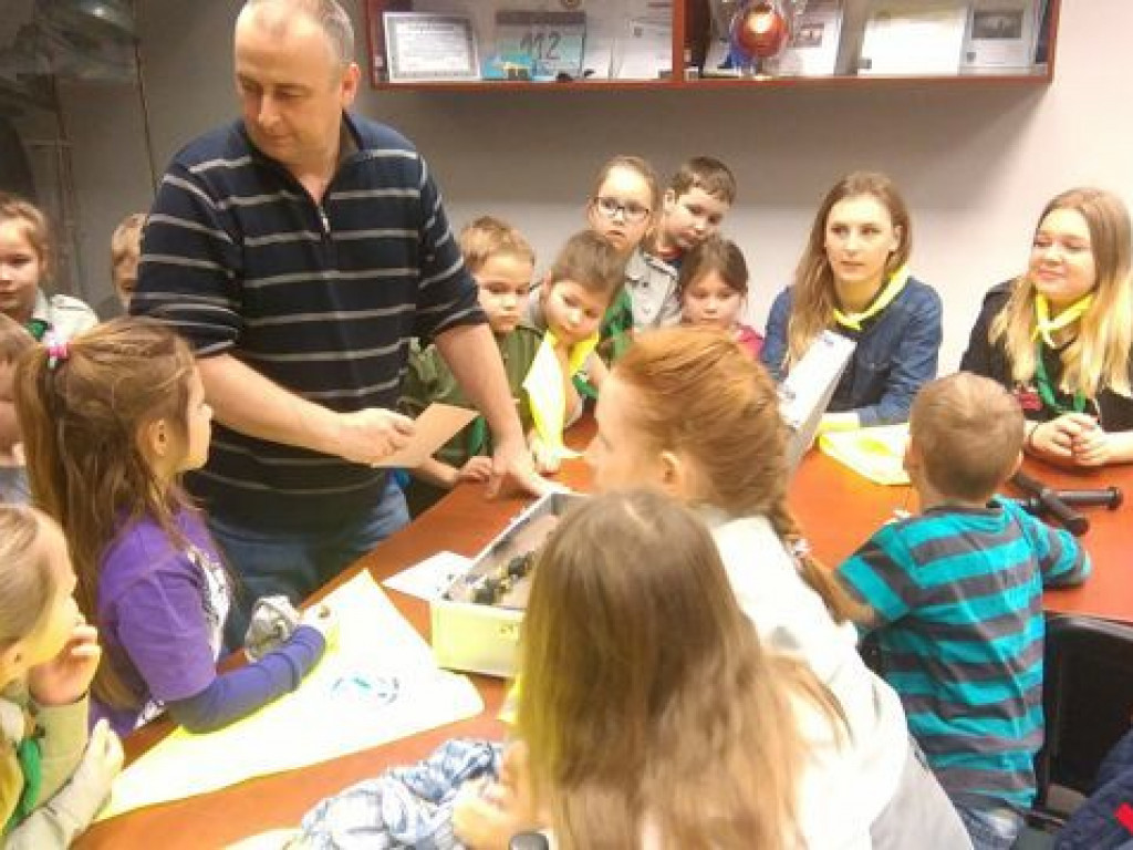 Przyszli harcerze zaznajomili się z pracą policjantów