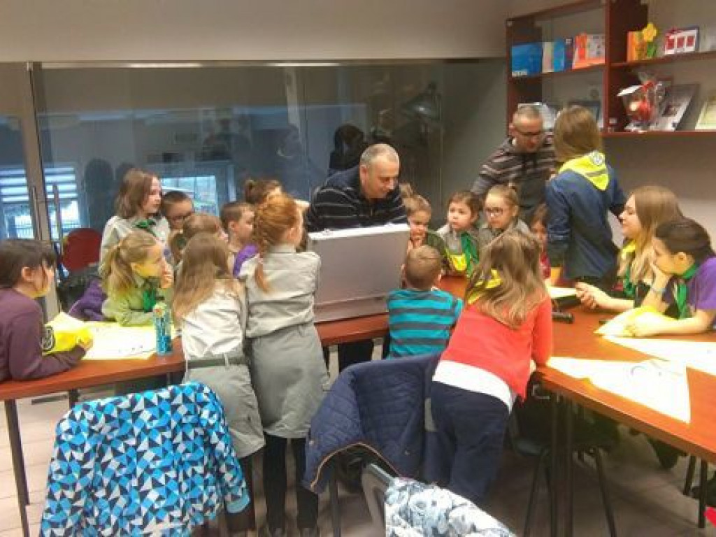 Przyszli harcerze zaznajomili się z pracą policjantów