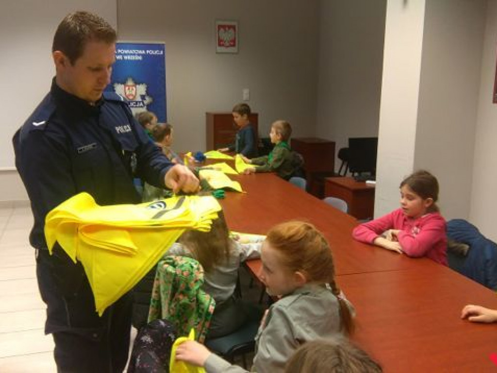 Przyszli harcerze zaznajomili się z pracą policjantów
