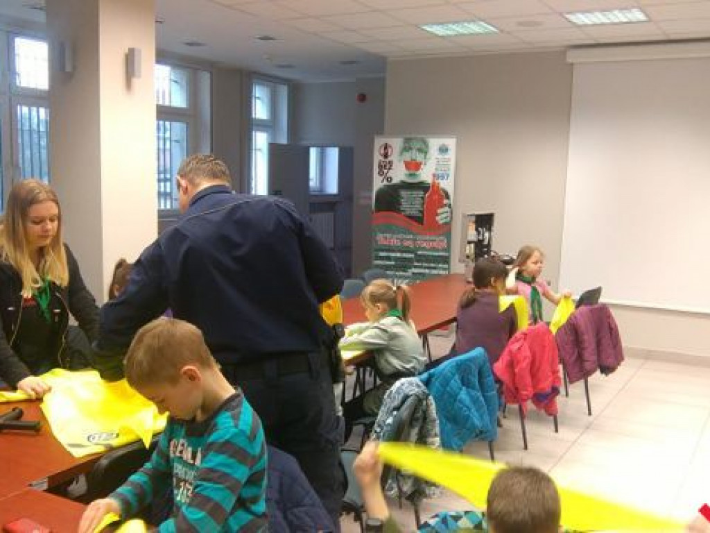 Przyszli harcerze zaznajomili się z pracą policjantów