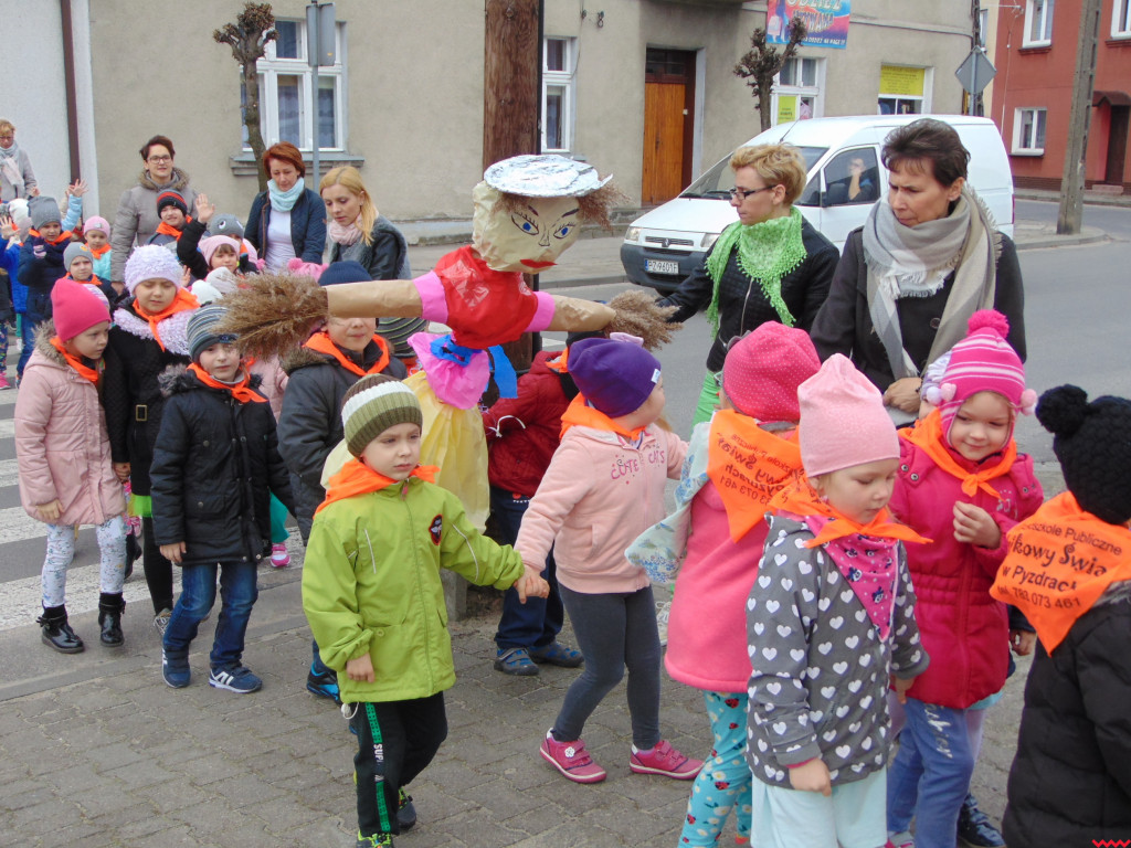 Przedszkolaki  z Pyzdr powitały pierwszy dzień wiosny
