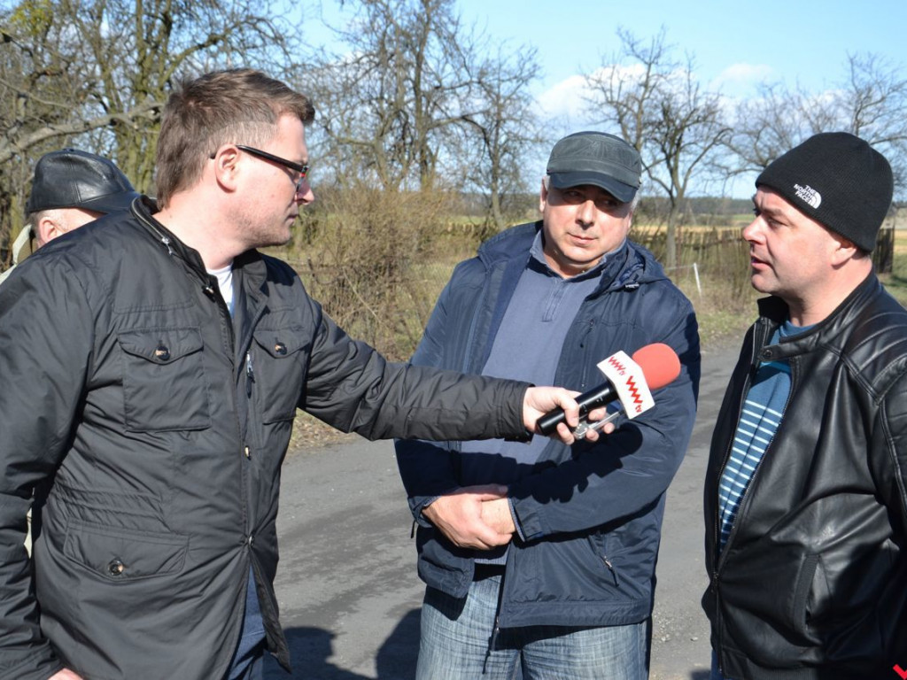 Droga Lipie – Krzywa Góra: mieszkańcy skarżą się na kurz, dziury, błoto i kałuże