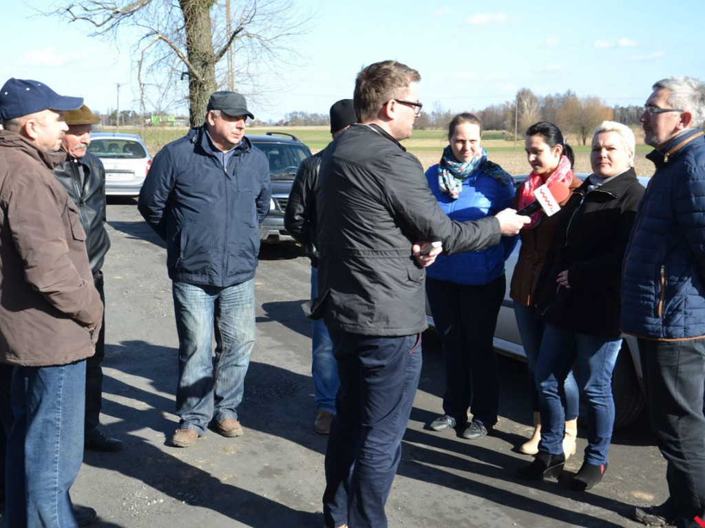 Droga Lipie – Krzywa Góra: mieszkańcy skarżą się na kurz, dziury, błoto i kałuże