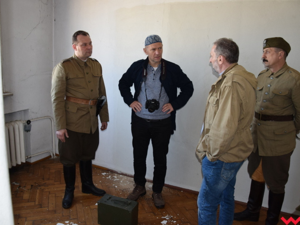 Szturm Zielonego Trójkąta na posterunek Milicji Obywatelskiej. Ekipa filmowa kręciła ujęcia we Wrześni