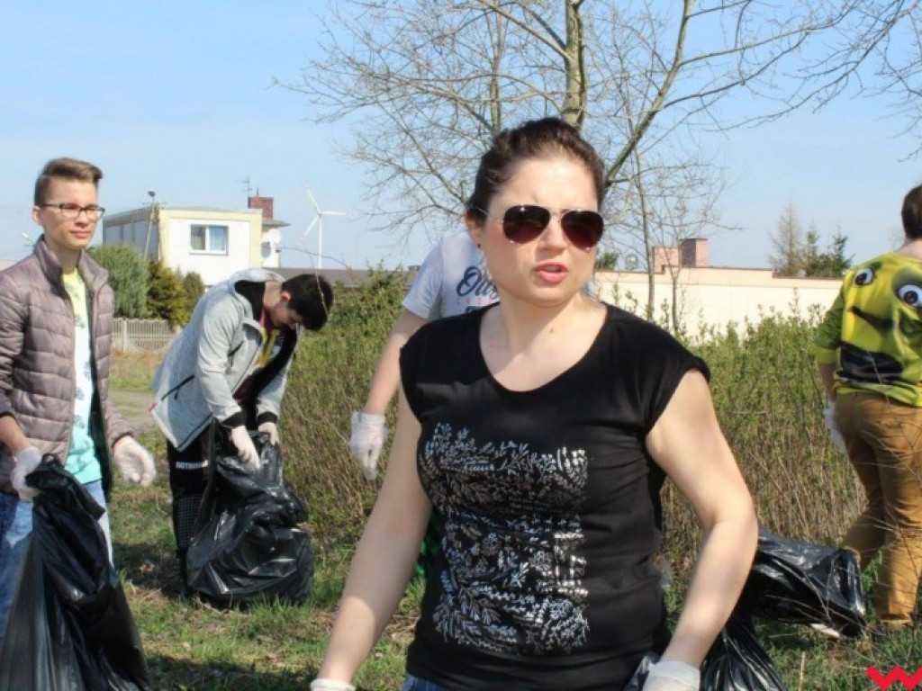 Zbierali śmieci po mieszkańcach. Było ich sporo