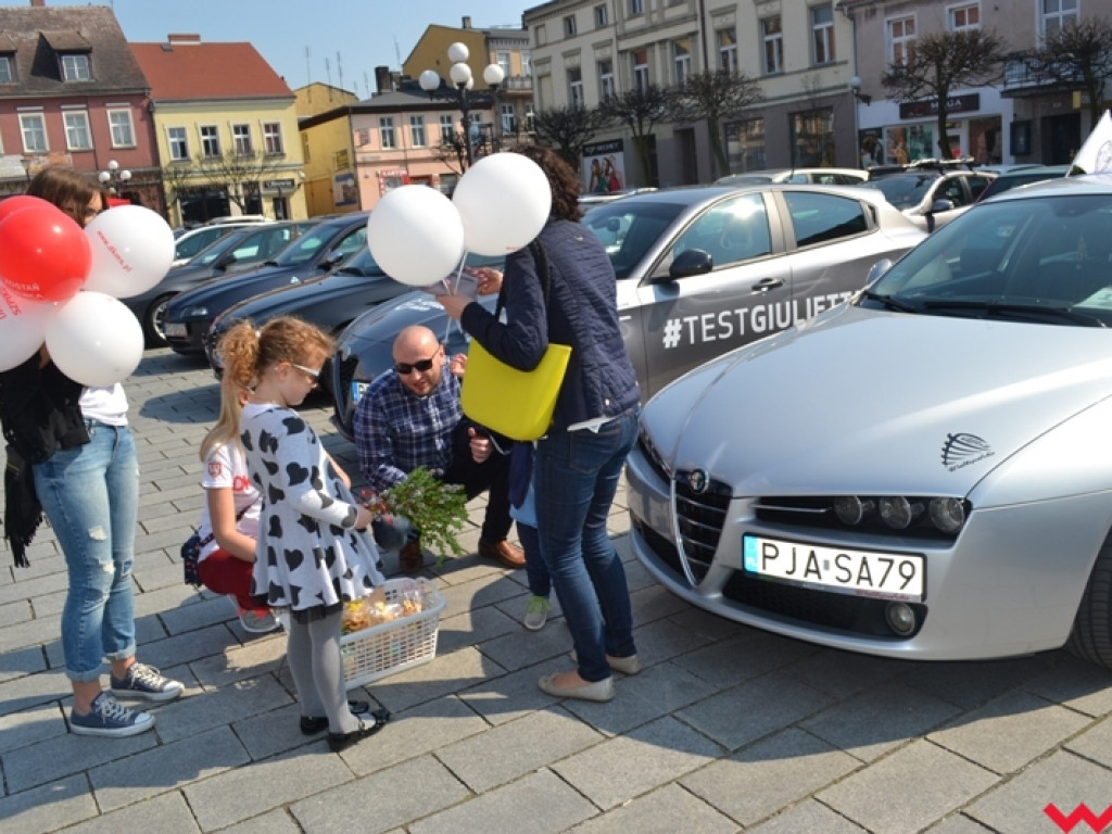 Miłośnicy włoskich aut stylowo promowali akcję rejestracji dawców szpiku