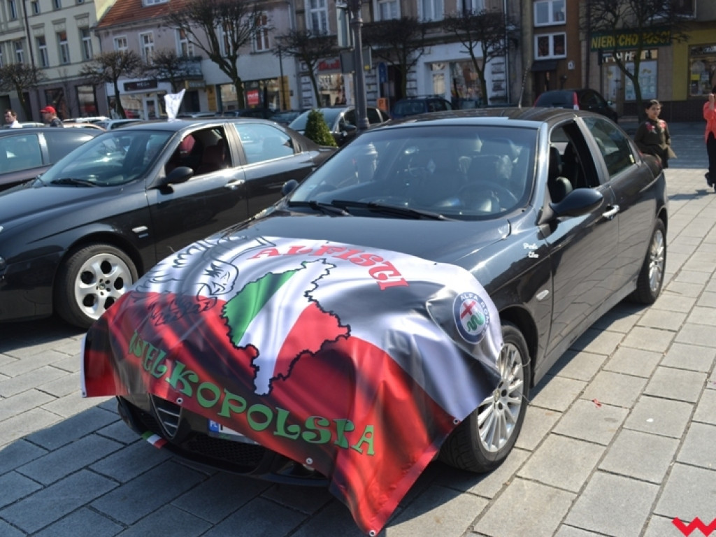 Miłośnicy włoskich aut stylowo promowali akcję rejestracji dawców szpiku