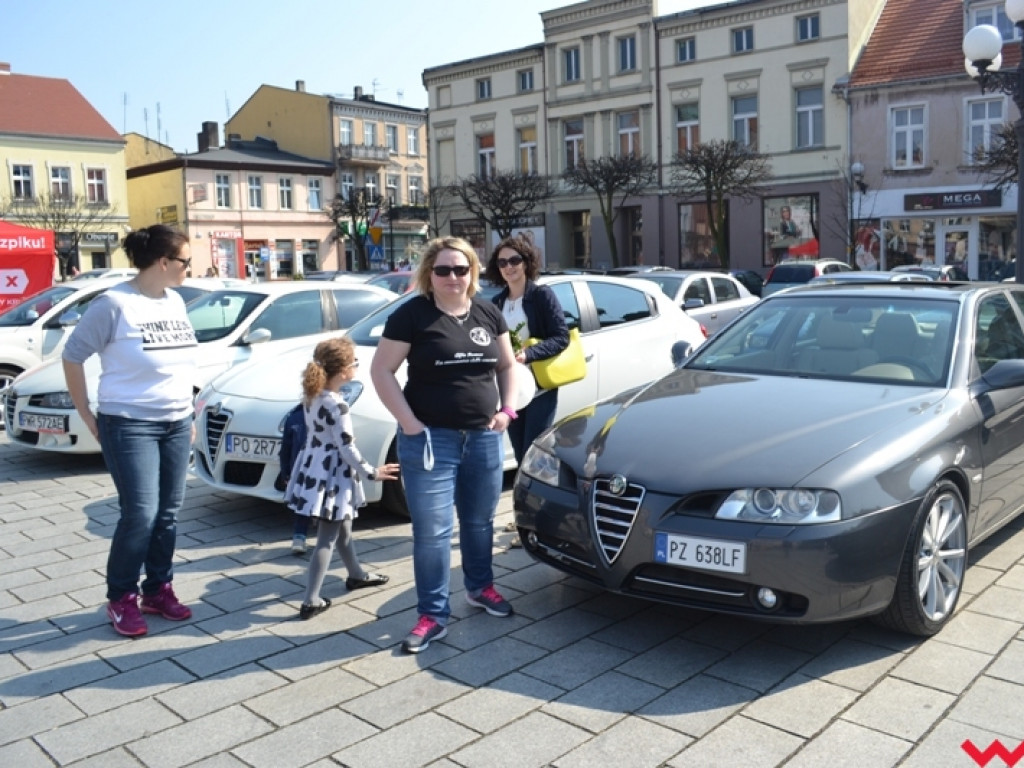 Miłośnicy włoskich aut stylowo promowali akcję rejestracji dawców szpiku