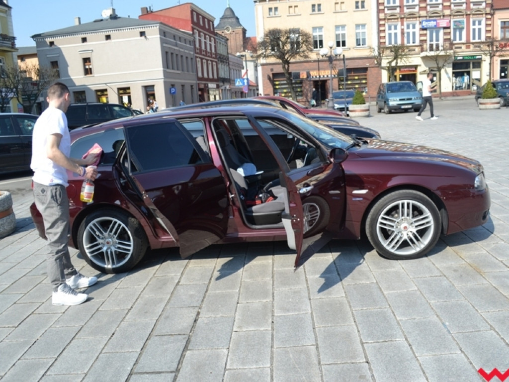 Miłośnicy włoskich aut stylowo promowali akcję rejestracji dawców szpiku