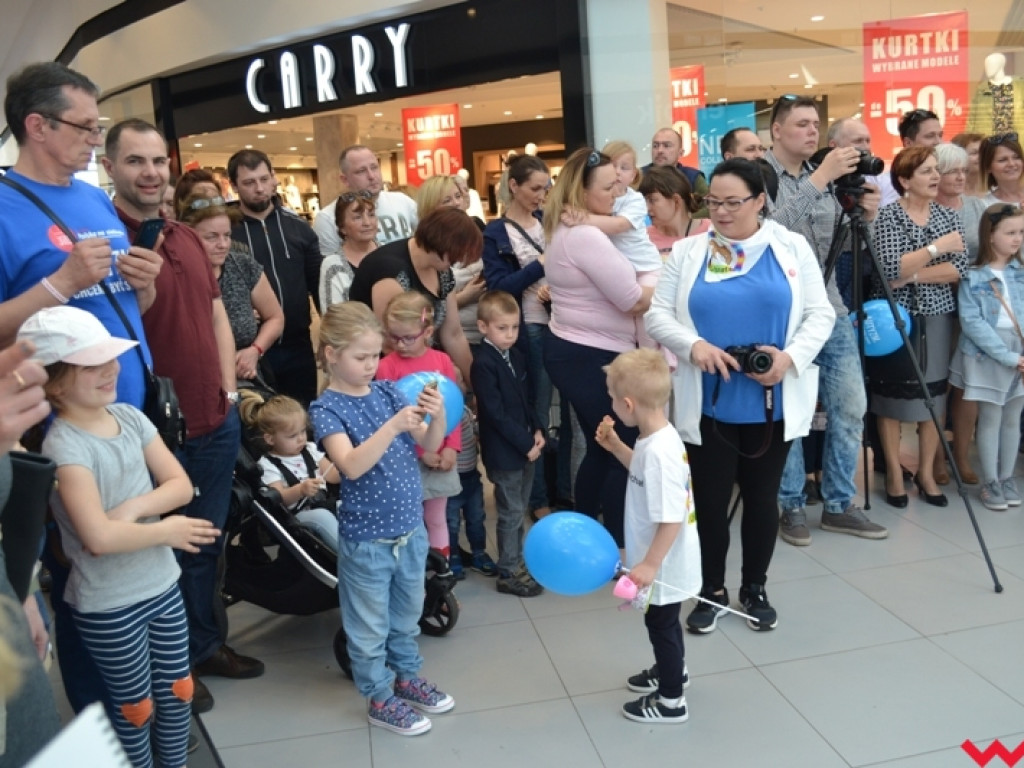Cała Września na niebiesko na znak solidarności z osobami zmagającymi się z autyzmem