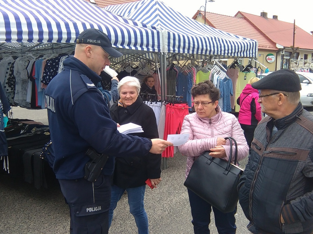 Nie daj się okraść – policjanci na jarmarku w Pyzdrach