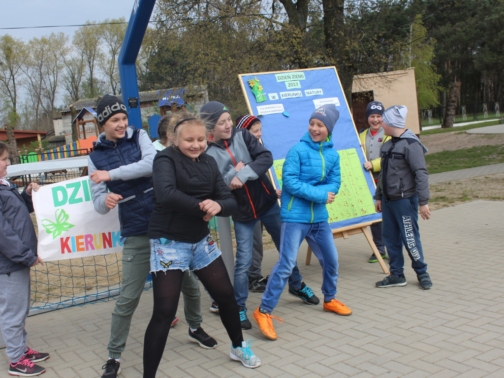 Uczniowie z Lisewa aktywnie uczestniczą w obchodach Dnia Ziemi