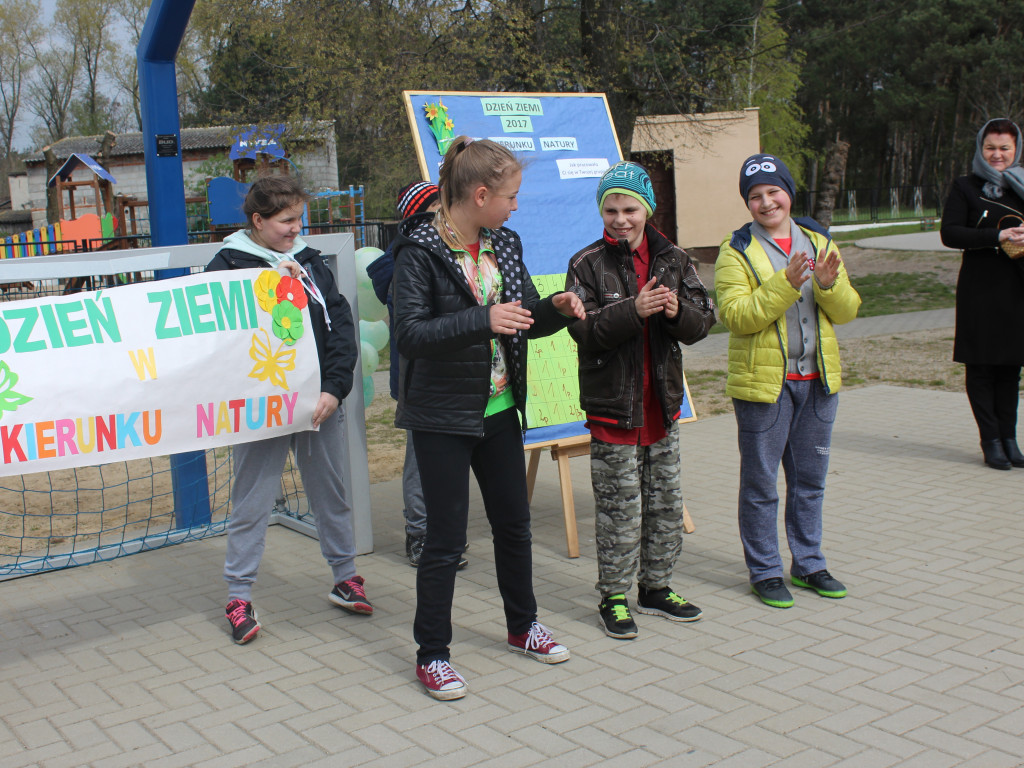 Uczniowie z Lisewa aktywnie uczestniczą w obchodach Dnia Ziemi