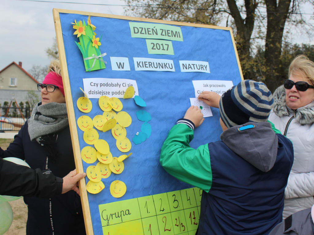Uczniowie z Lisewa aktywnie uczestniczą w obchodach Dnia Ziemi