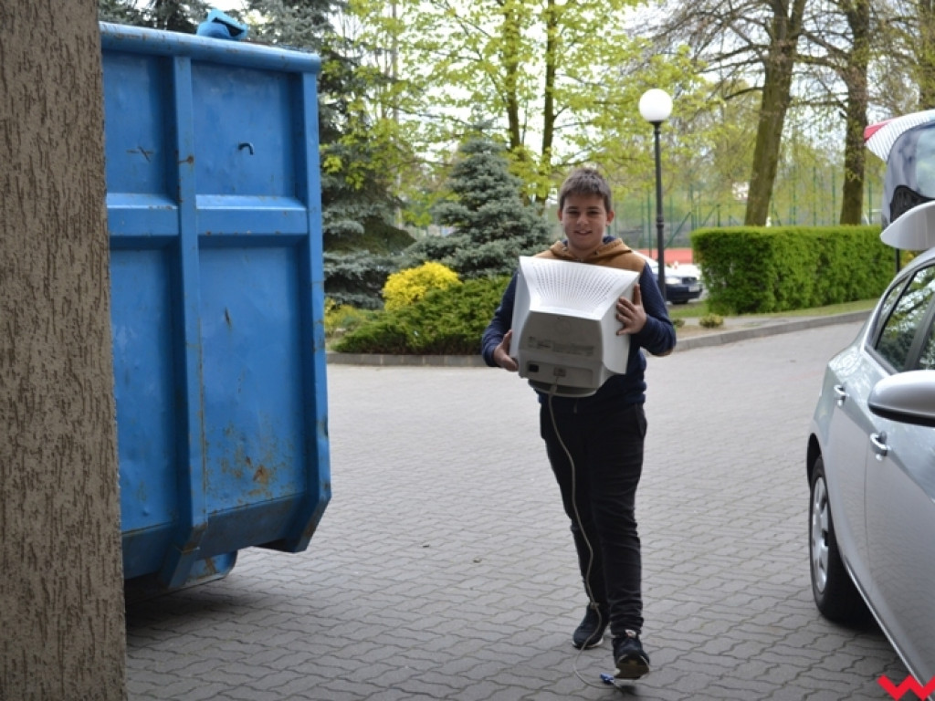 Drzewek ubywało, a góra zepsutych sprzętów rosła –duże zainteresowanie zbiórką elektrośmieci
