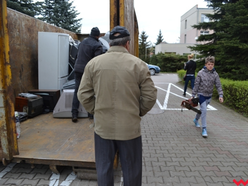 Drzewek ubywało, a góra zepsutych sprzętów rosła –duże zainteresowanie zbiórką elektrośmieci