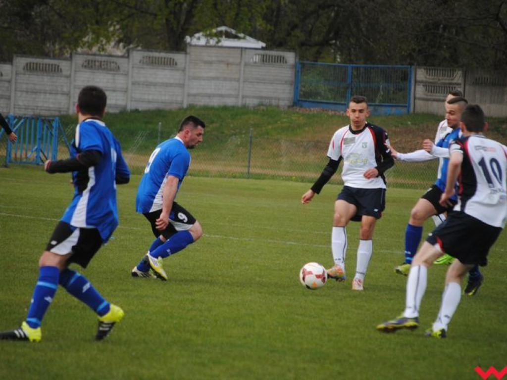 Derby bez rozstrzygnięcia, ciekawy mecz ze zwrotami akcji Orlika Miłosław z rezerwami Victorii