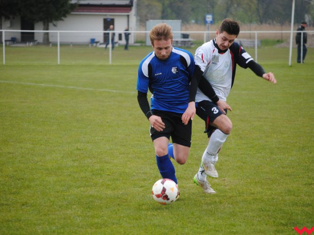 Derby bez rozstrzygnięcia, ciekawy mecz ze zwrotami akcji Orlika Miłosław z rezerwami Victorii