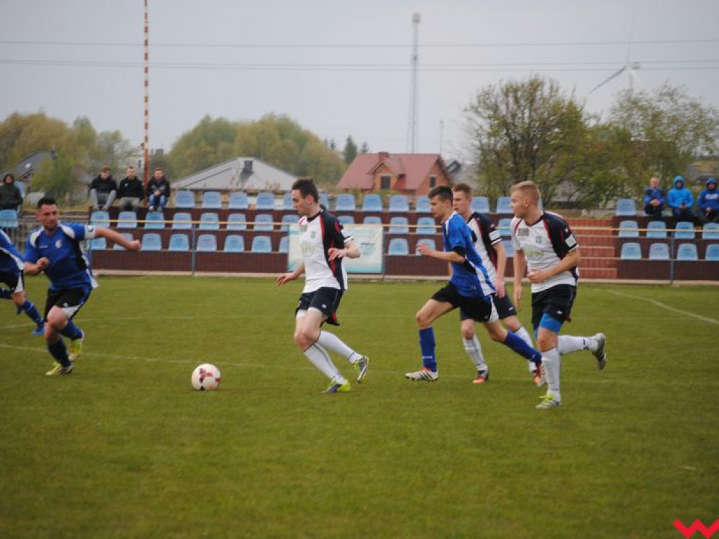 Derby bez rozstrzygnięcia, ciekawy mecz ze zwrotami akcji Orlika Miłosław z rezerwami Victorii