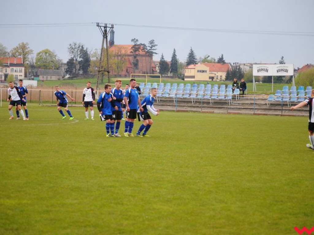 Derby bez rozstrzygnięcia, ciekawy mecz ze zwrotami akcji Orlika Miłosław z rezerwami Victorii