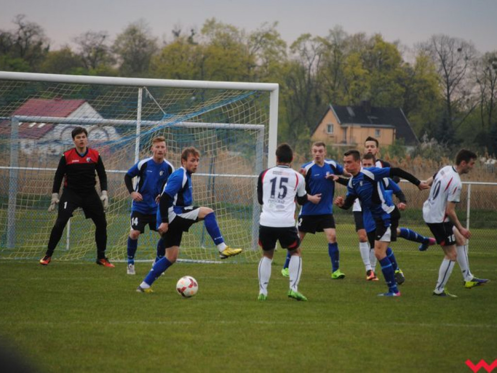 Derby bez rozstrzygnięcia, ciekawy mecz ze zwrotami akcji Orlika Miłosław z rezerwami Victorii