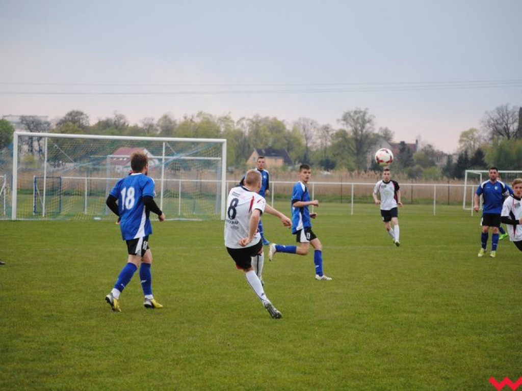 Derby bez rozstrzygnięcia, ciekawy mecz ze zwrotami akcji Orlika Miłosław z rezerwami Victorii