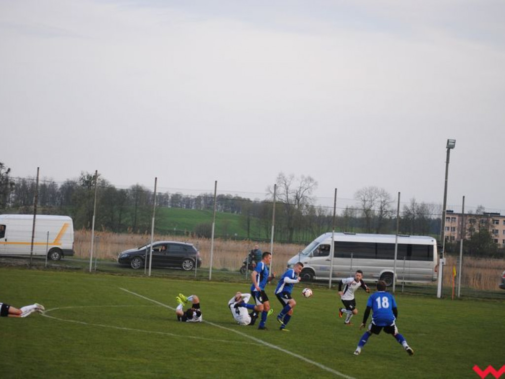 Derby bez rozstrzygnięcia, ciekawy mecz ze zwrotami akcji Orlika Miłosław z rezerwami Victorii